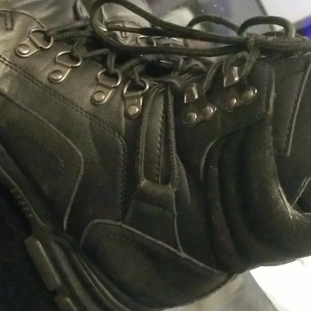 boots - Picture 3 of 4